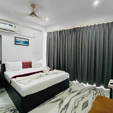 Hotel Vinayak Plaza Varanasi Exterior photo